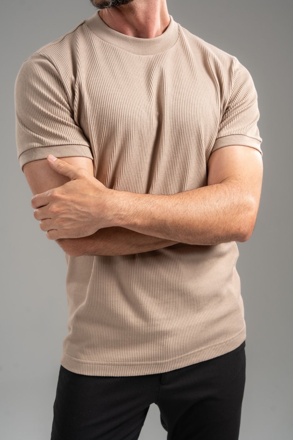 Camiseta Rich Textura Gola Média Marrom Claro - Linha Rich