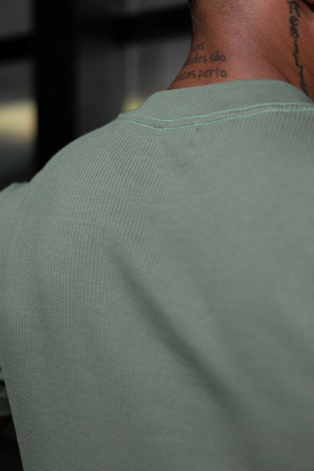 Camiseta Rich Textura Gola Média Verde - Linha Rich