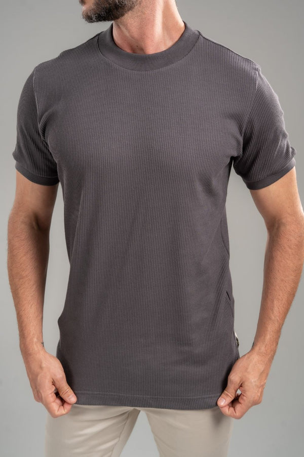 Camiseta Rich Textura Gola Média Chumbo - Linha Rich
