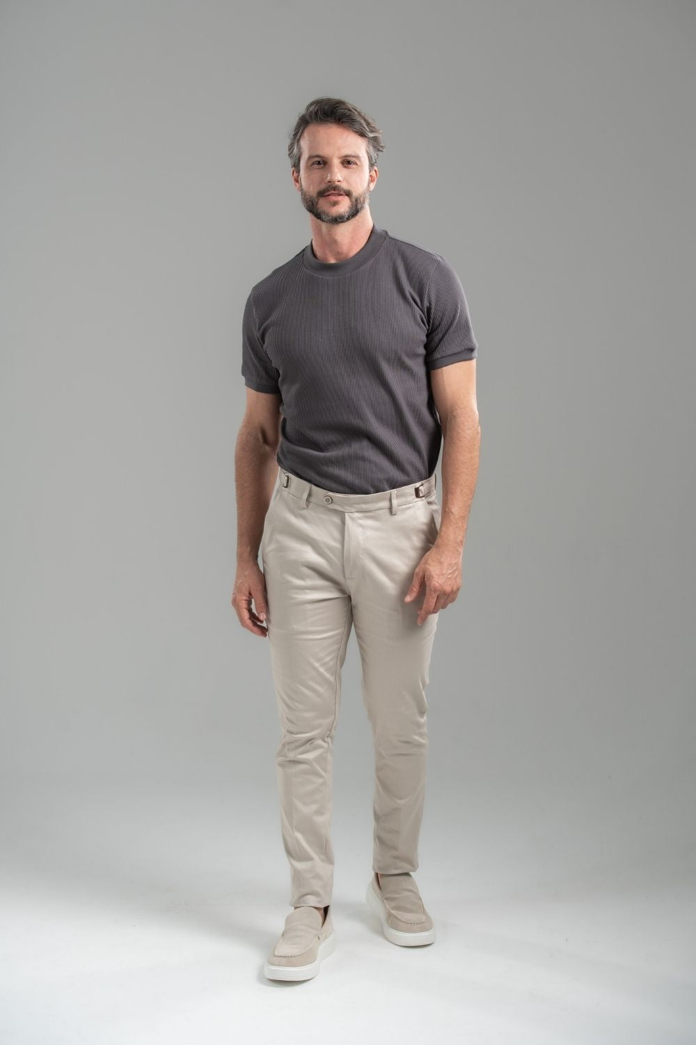 Camiseta Rich Textura Gola Média Chumbo - Linha Rich