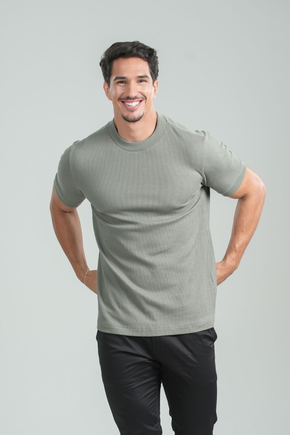 Camiseta Rich Textura Gola Média Verde - Linha Rich